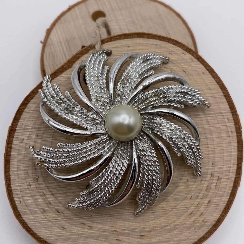 🎁 3 for $15. VTG Sarah Coventry pin brooch 1960s 70s silver filigree faux pearl